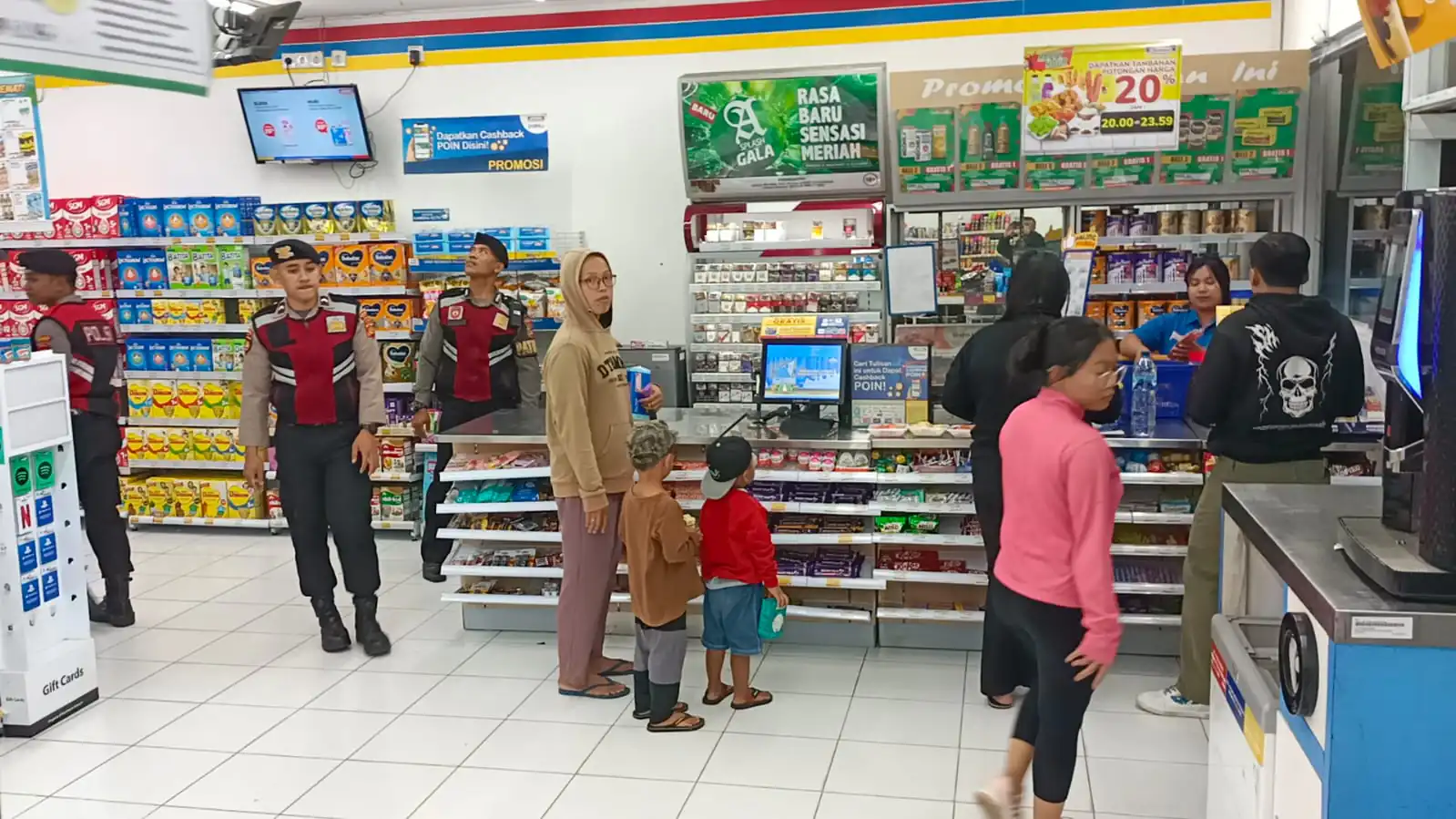 Jaga Situasi Tetap Kondusif Personil Sat Samapta Polres Bangli Tingkatkan penggelaran Blue Light DI malam hari