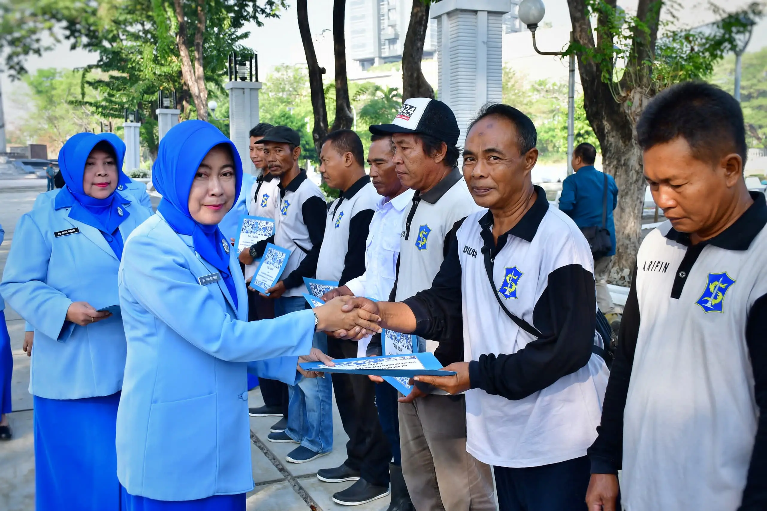Jelang HUT ke-78 Jalasenastri, Ketua PG Jalasenastri Puspenerbal Ziarah TMP 10 November