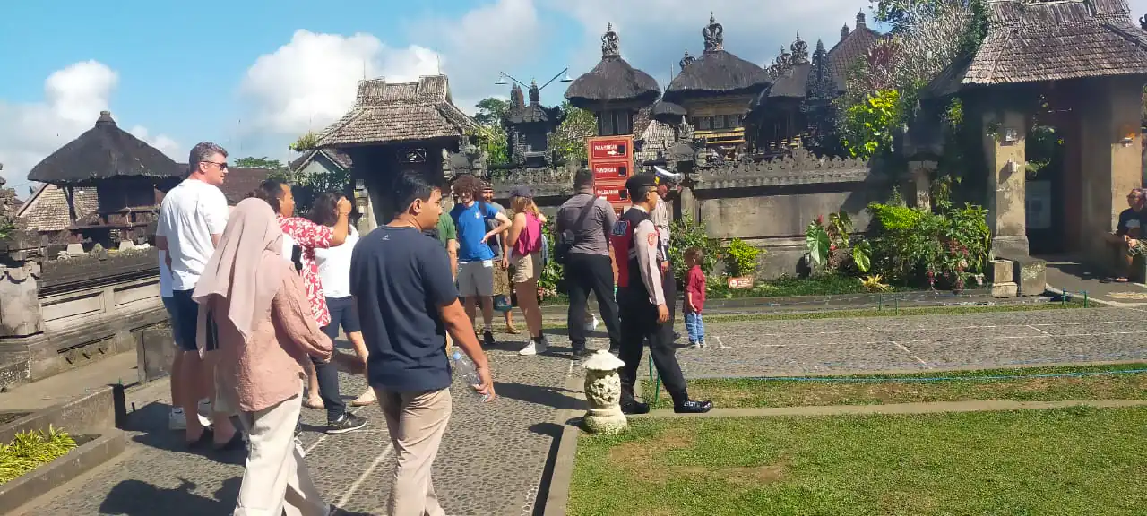 Pastikan Keamanan Terhadap Pengunjung, Pawas Bersama Anggota Sambangi Obyek Desa Wisata Penglipuran