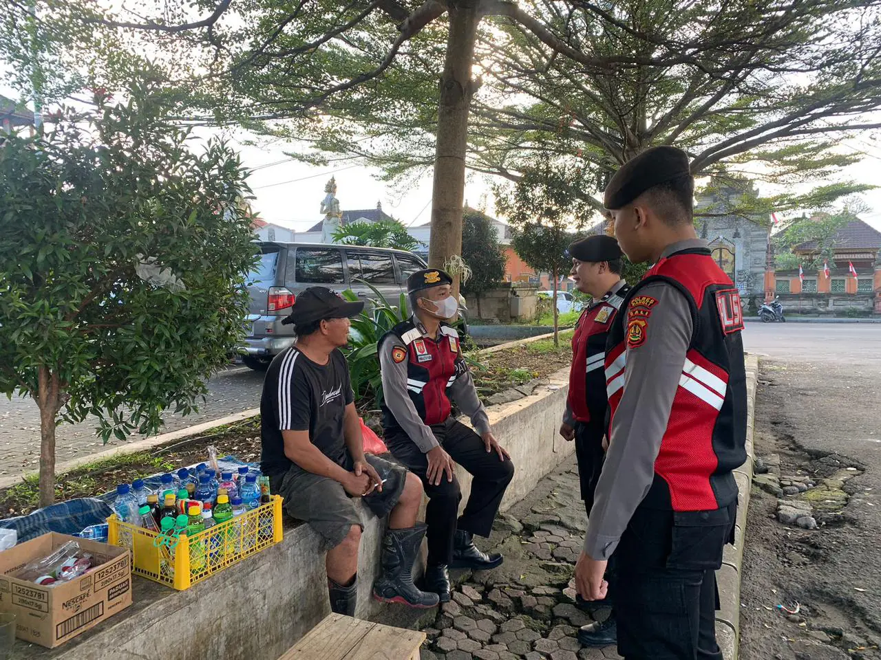 SAMBANGI TONGKRONGAN MASYARAKAT, PERSONIL SAT SAMAPTA RES BANGLI BERIKAN HIMBUAN KAMTIBMAS
