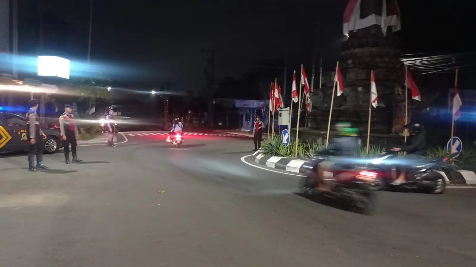 Sat Samapta Laksanakan Gatur dan Pergelaran Blue Light Randis R4 di Pusat Keramaian Malam Di Kota Bangli