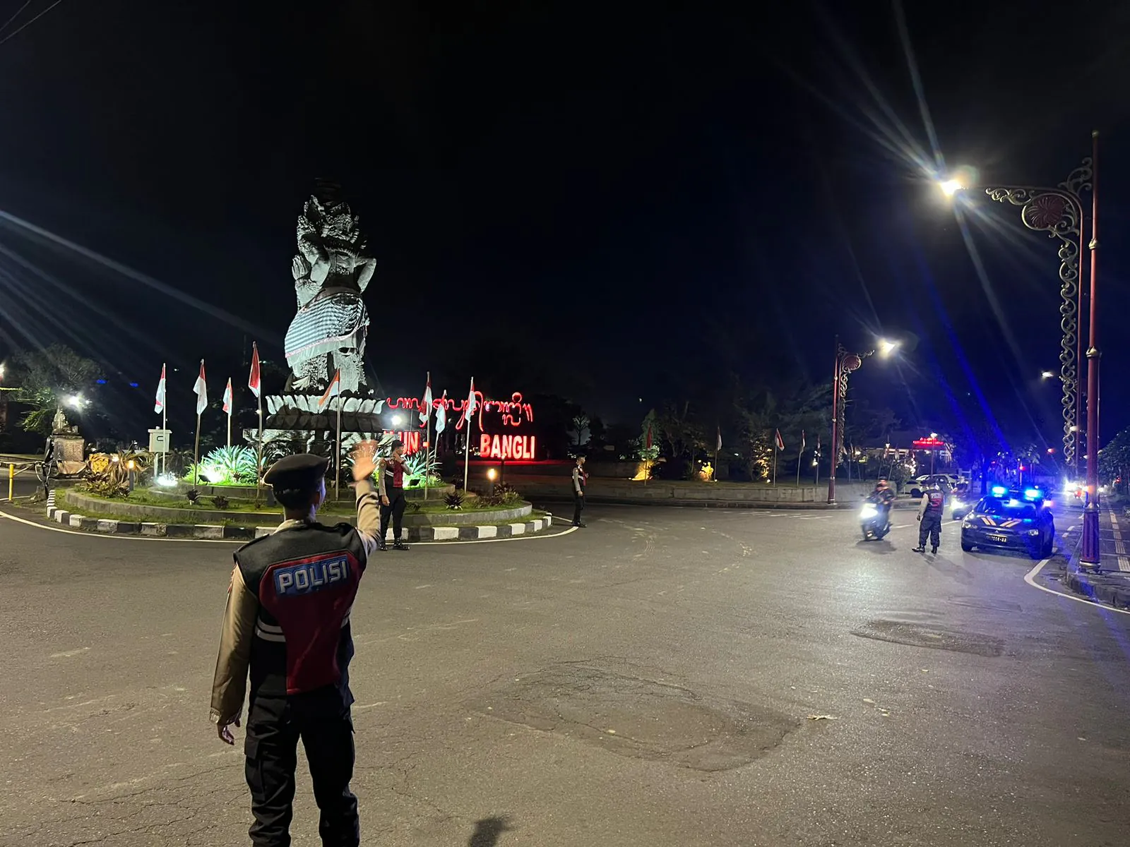 Sat Samapta Laksanakan Gatur dan Pergelaran Blue Light Randis R4 di Pusat Keramaian Malam Di Kota Bangli