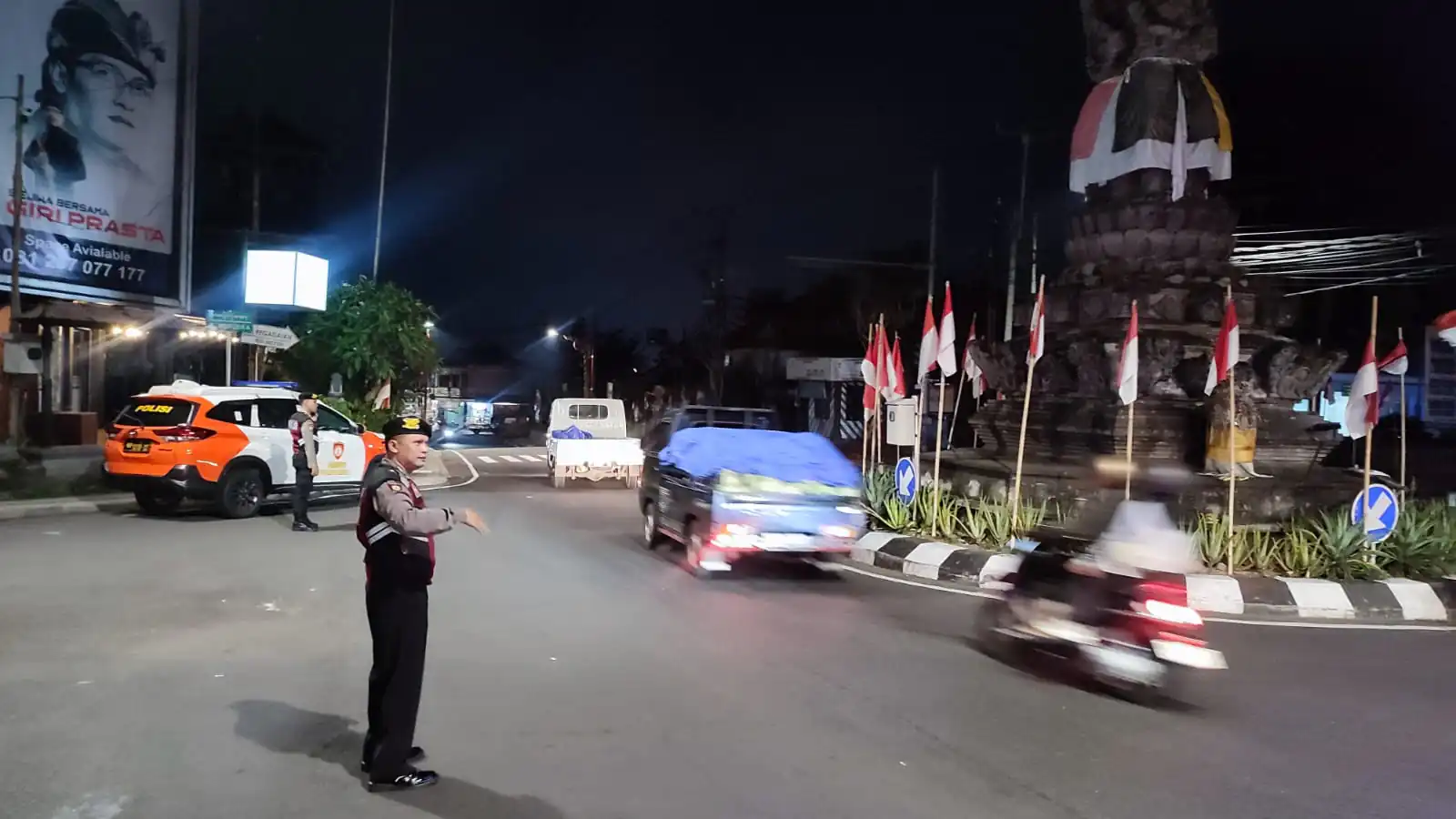 Sat Samapta Laksanakan Gatur dan Pergelaran Blue Light Randis R4 di Pusat Keramaian Malam Di Kota Bangli