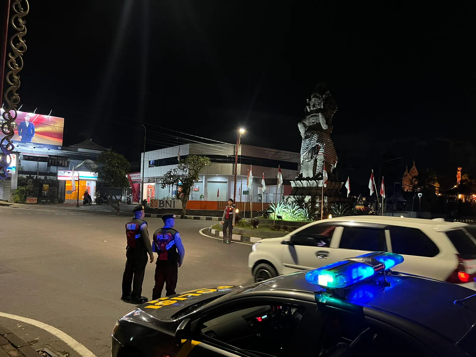 Sat Samapta Laksanakan Gatur dan Pergelaran Blue Light Randis R4 di Pusat Keramaian Malam Di Kota Bangli