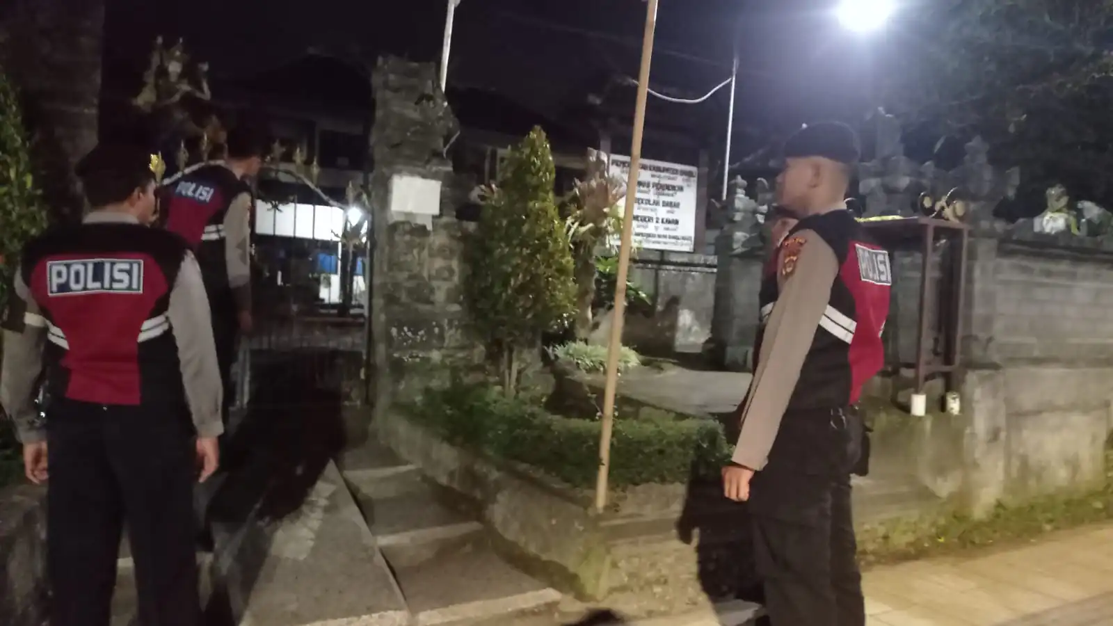 Satuan Samapta Polres Bangli Laksanakan Patroli Pada Malam Hari di SDN 2 Kawan,Bangli, Kec. Bangli , Untuk Antisipasi Gangguan Kamtibmas.
