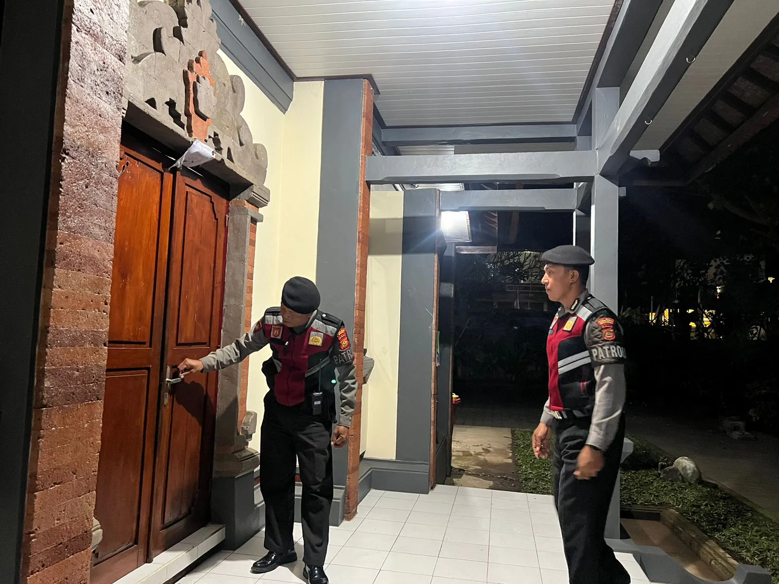 Satuan Samapta Polres Bangli Laksanakan Patroli Pada Malam Hari di SMK N 1 Bangli, Bangli, Kec. Bangli , Untuk Antisipasi Gangguan Kamtibmas.