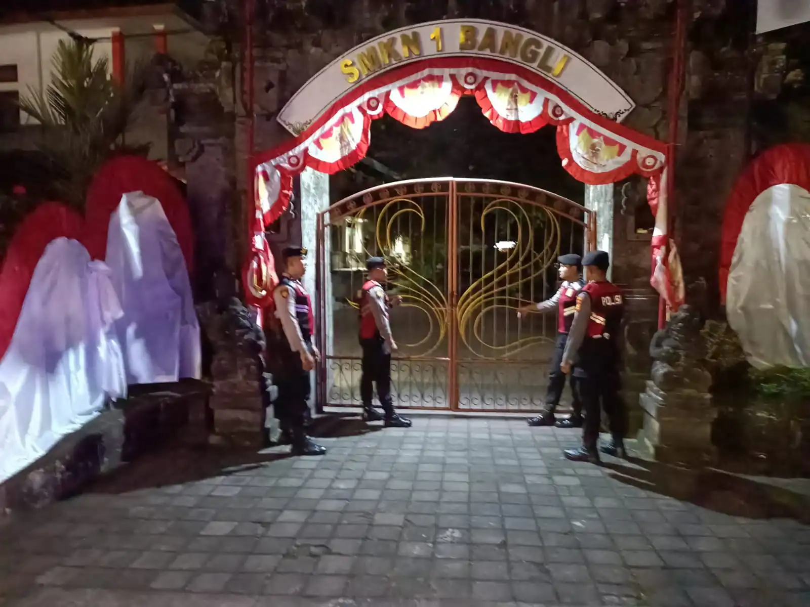 Satuan Samapta Polres Bangli Laksanakan Patroli Pada Malam Hari di SMK N 1 Bangli, Bangli, Kec. Bangli , Untuk Antisipasi Gangguan Kamtibmas.