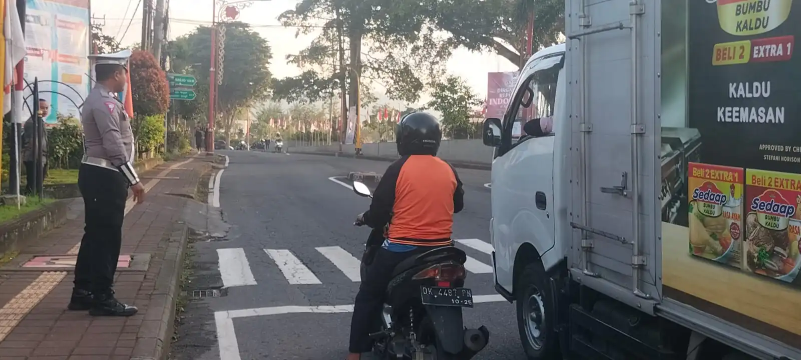 Wujud Pelayanan di Pagi Hari, Personil Polres Bangli Laksanakan Pengaturan Potensi Gangguan.