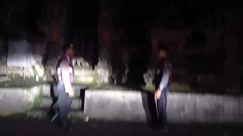 Menjaga Situasi Tetap Kondusi Pada Malam Hari,Sat Samapta Polres Bangli Sambangi Tempat Suci Pura Penataran Er Malet, Bangli