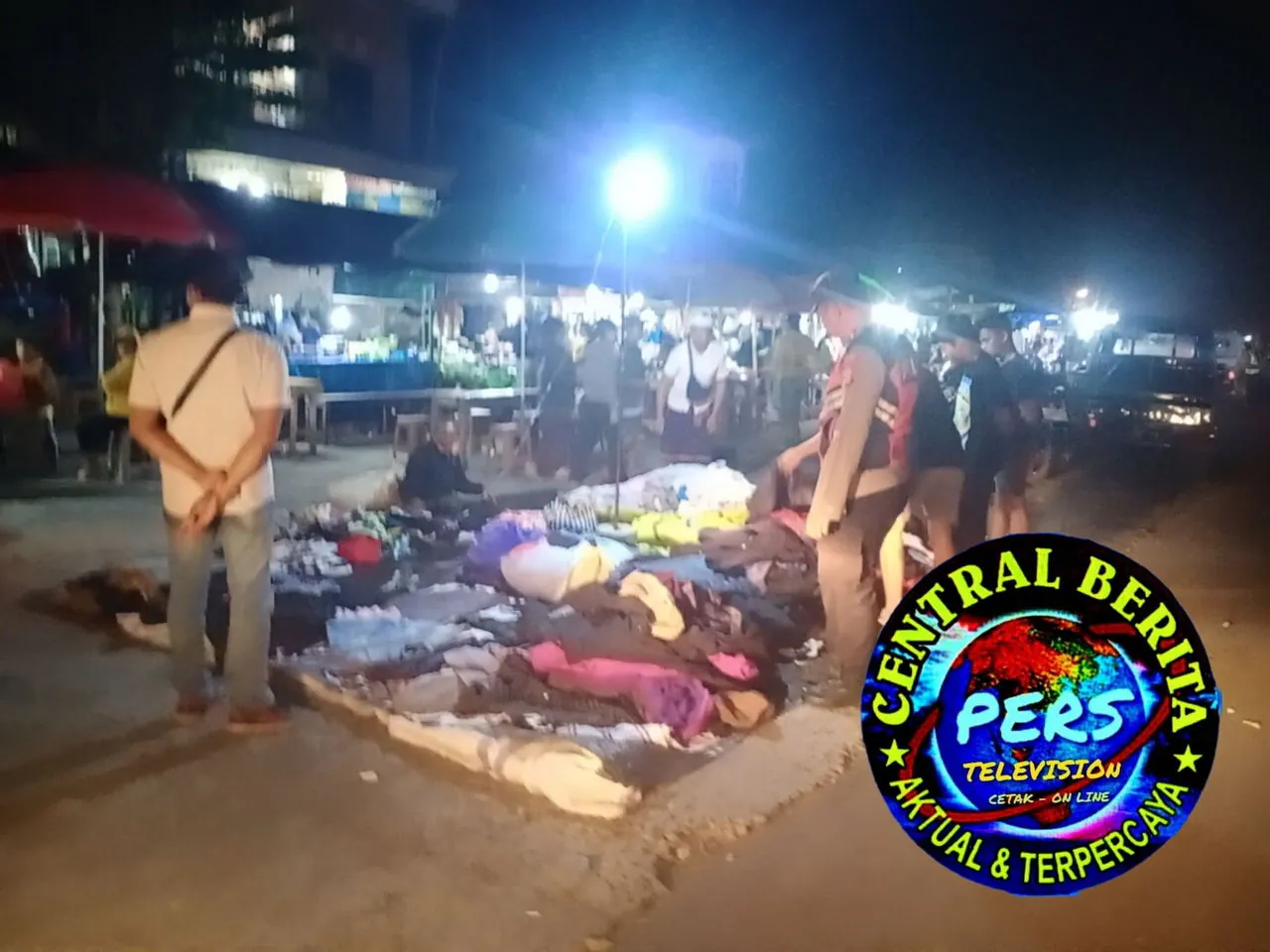 BLUE LIGHT ANTISIPASI KEJAHATAN DIMALAM HARI PERSONIL POLSEK SUSUT MELAKSANAKAN KEGIATAN PATROLI BLUE LIGHT.