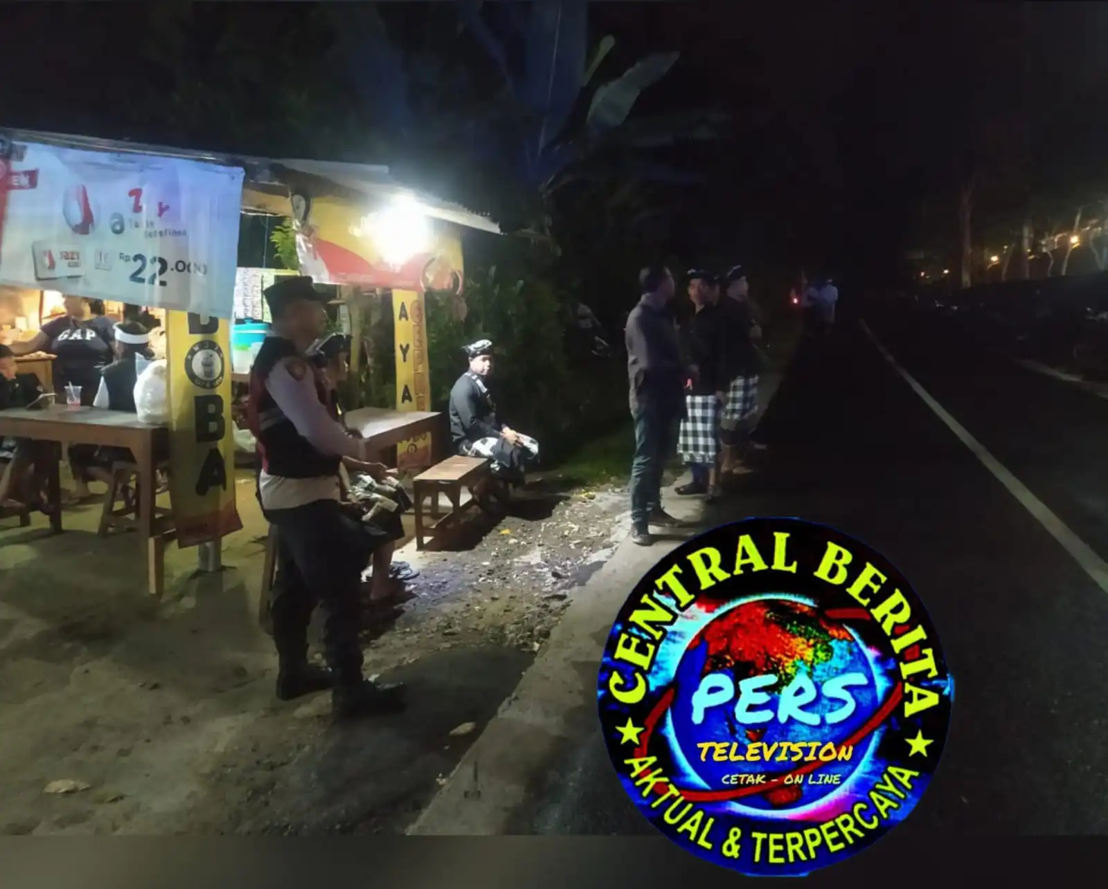 BLUE LIGHT ANTISIPASI KEJAHATAN DIMALAM HARI PERSONIL POLSEK SUSUT MELAKSANAKAN KEGIATAN PATROLI BLUE LIGHT.