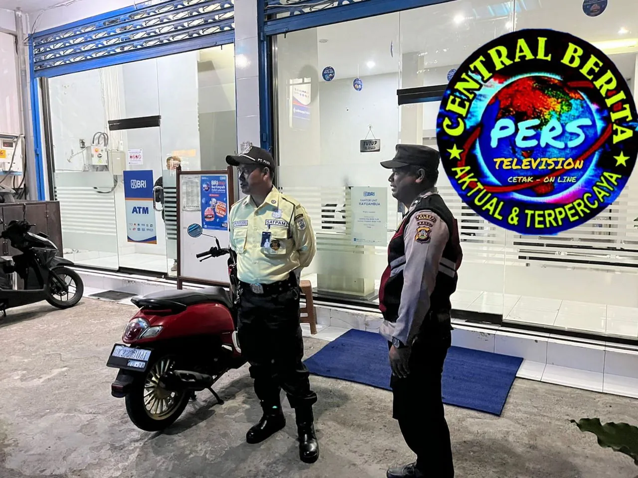 BLUE LIGHT ANTISIPASI KEJAHATAN DIMALAM HARI PERSONIL POLSEK SUSUT MELAKSANAKAN KEGIATAN PATROLI BLUE LIGHT.