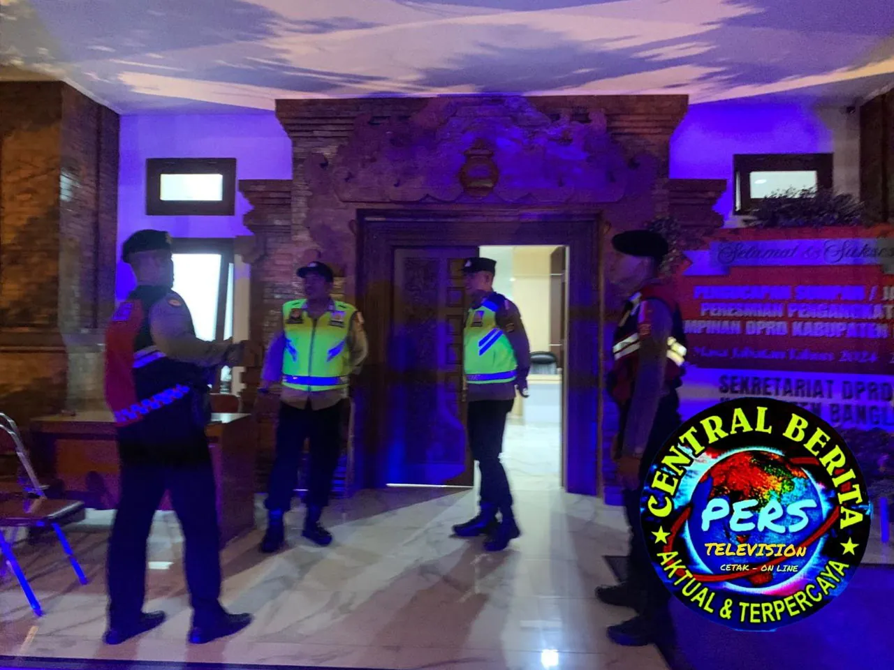 Sambangi Kantor DPRD, Kantor KPUD dan, Kantor Bawaslu Bangli, personil sat samapta polres Bangli Berikan Himbauan Kamtibmas