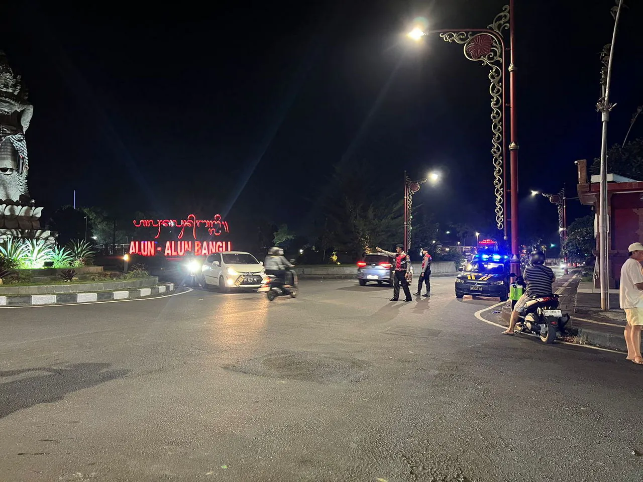 Sat Samapta Laksanakan Gatur dan Pergelaran Blue Light Randis R4 di Pusat Keramaian Malam Di Kota Bangli