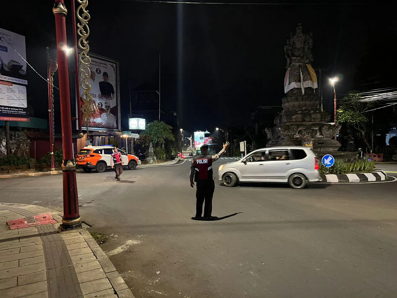 Sat Samapta Laksanakan Gatur dan Pergelaran Blue Light Randis R4 di Pusat Keramaian Malam Di Kota Bangli
