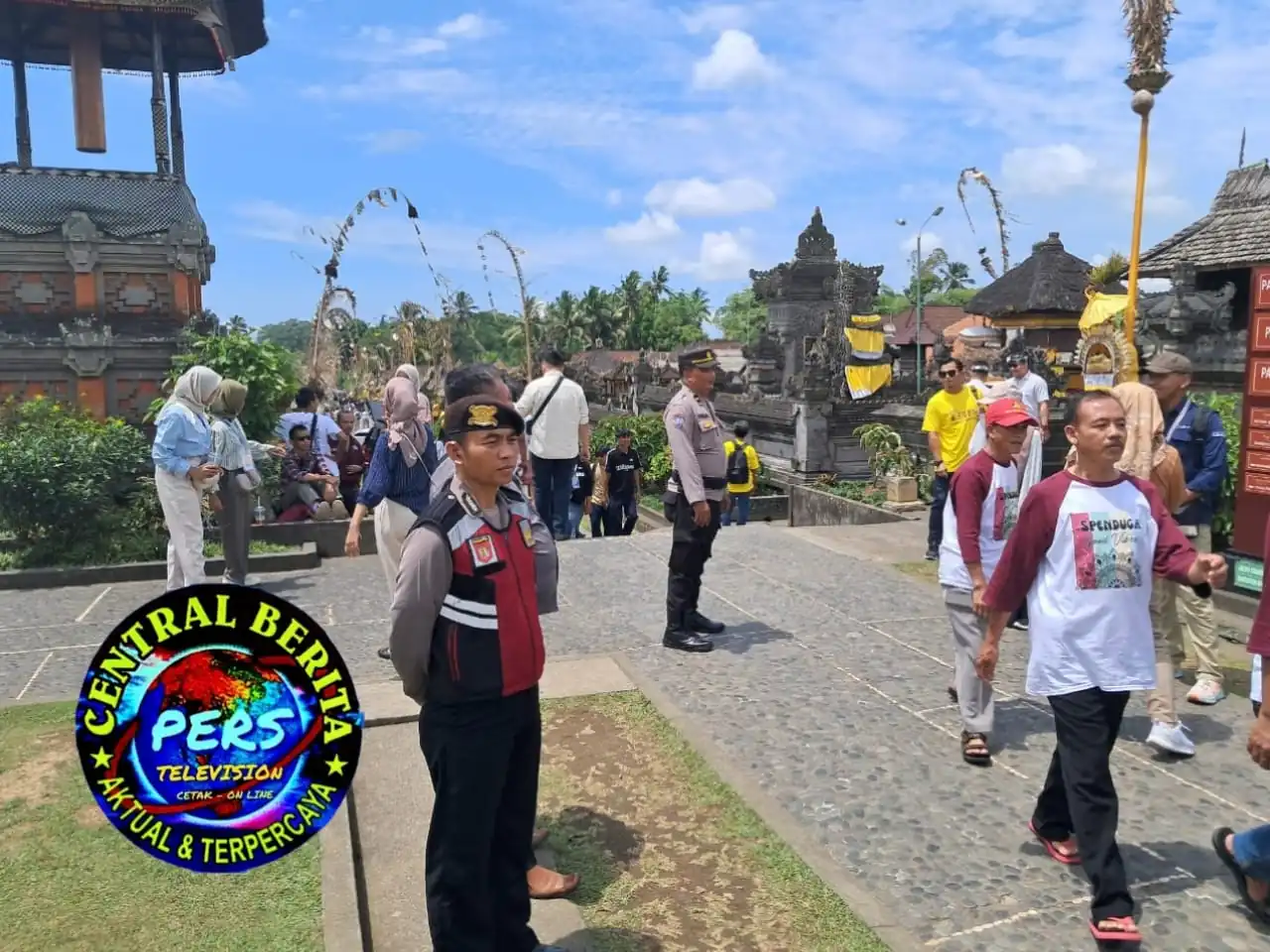 Beri Rasa Aman Kepada Pengunjung, Pawas Beesama Anggota, Sambangi Obyek Wisata Penglipuran