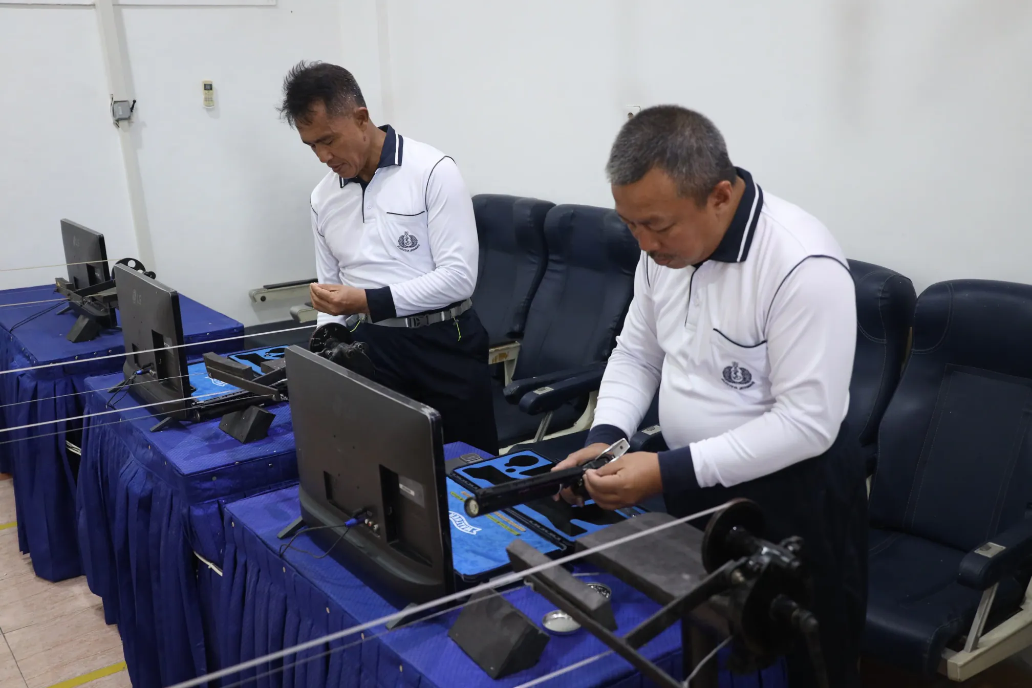 Manfaatkan Waktu Luang Di Tengah Padatnya Agenda Kerja, Pangkoarmada II Asah Kemampuan Menembak