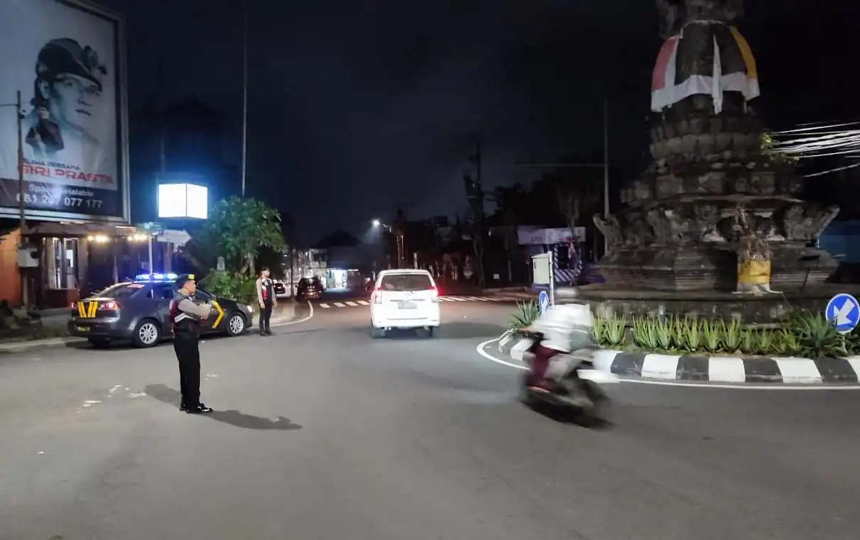 Sat Samapta Laksanakan Gatur dan Pergelaran Blue Light Randis R4 di Pusat Keramaian Malam