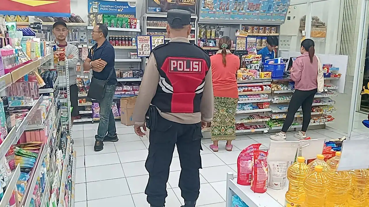 Anggota Polsek Susut Melaksanakan blue light patrol, Agar Situasi Kamtibmas Di Wilkum Polsek Susut Tetap Kondusif