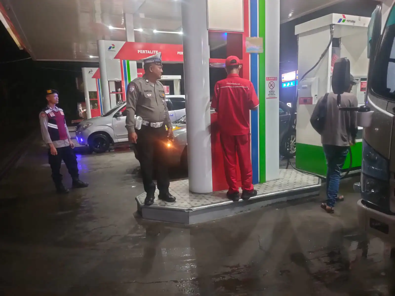 Cegah Terjadinya Gangguan Kamtibmas, Polsek Bangli Intensifkan Kegiatan Blue Light Patrol Seputaran Kota