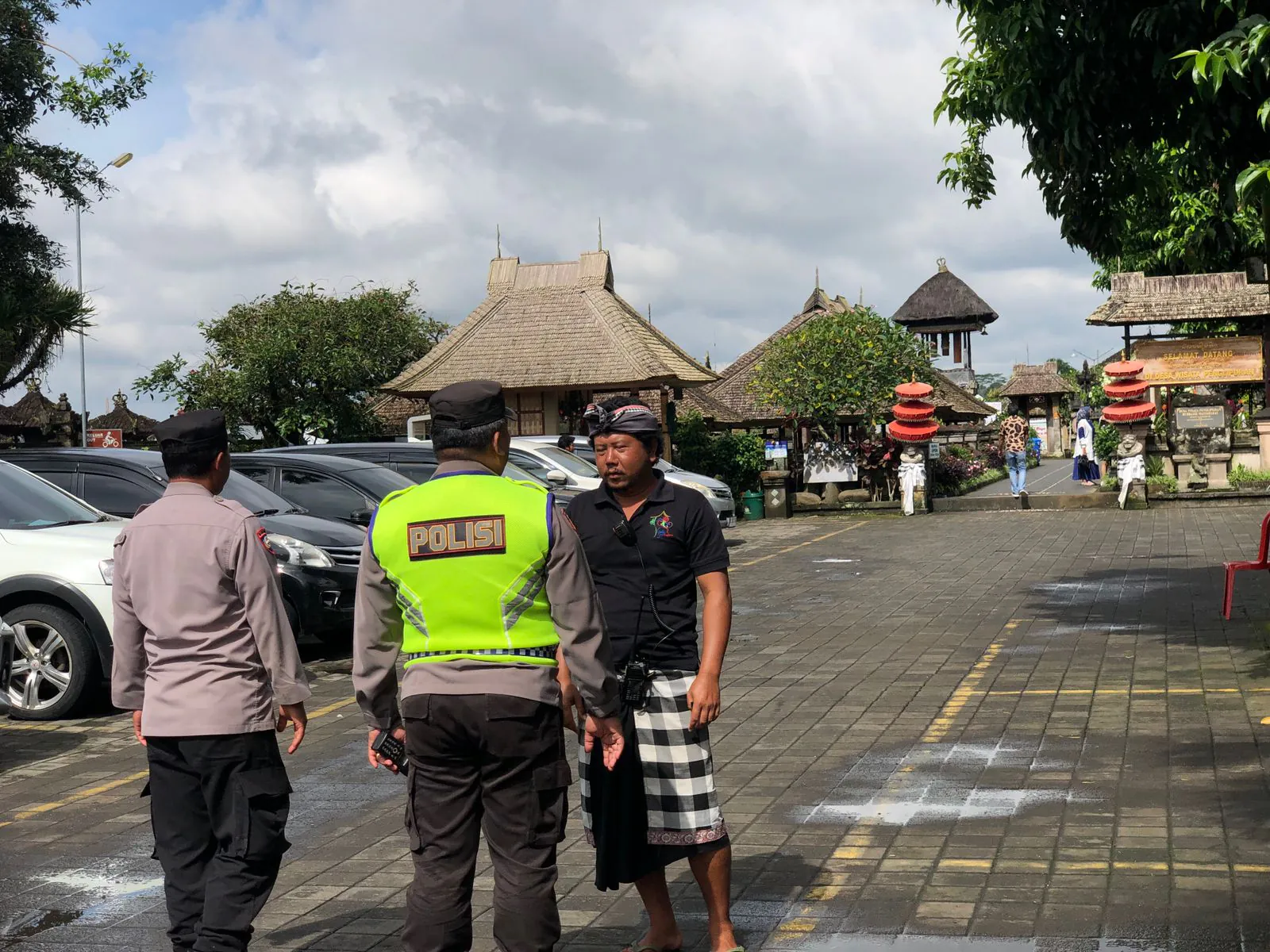 Pantau Kunjungan Wisatawan, Pawas Bersama Anggota Sambangi Obyek Wisata Penglipuran