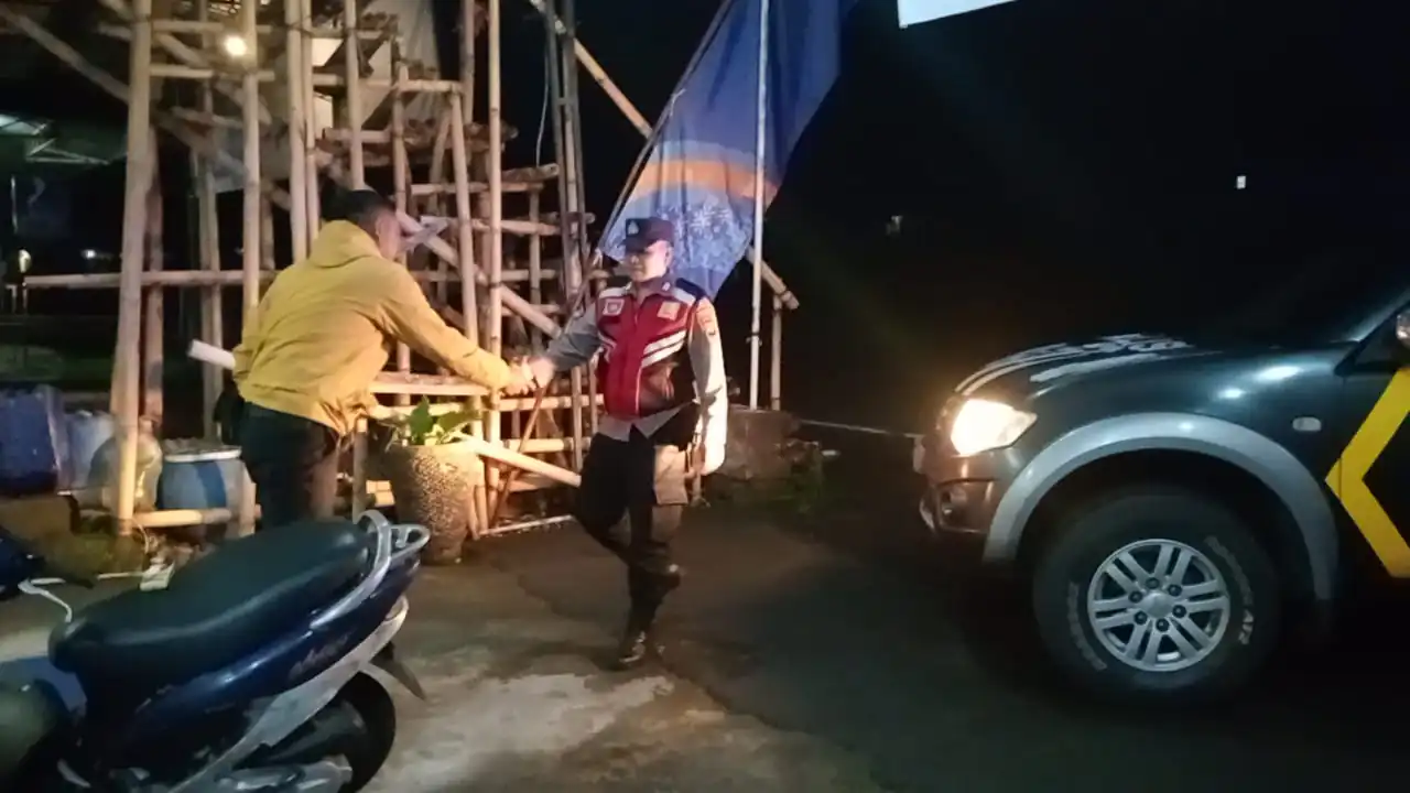 PATROLI BLUE LIGHT Anggota Polsek Susut Melaksanakan Patroli Dimalam Hari, Agar Situasi Kamtibmas Di Wilkum Polsek Susut Tetap Kondusif