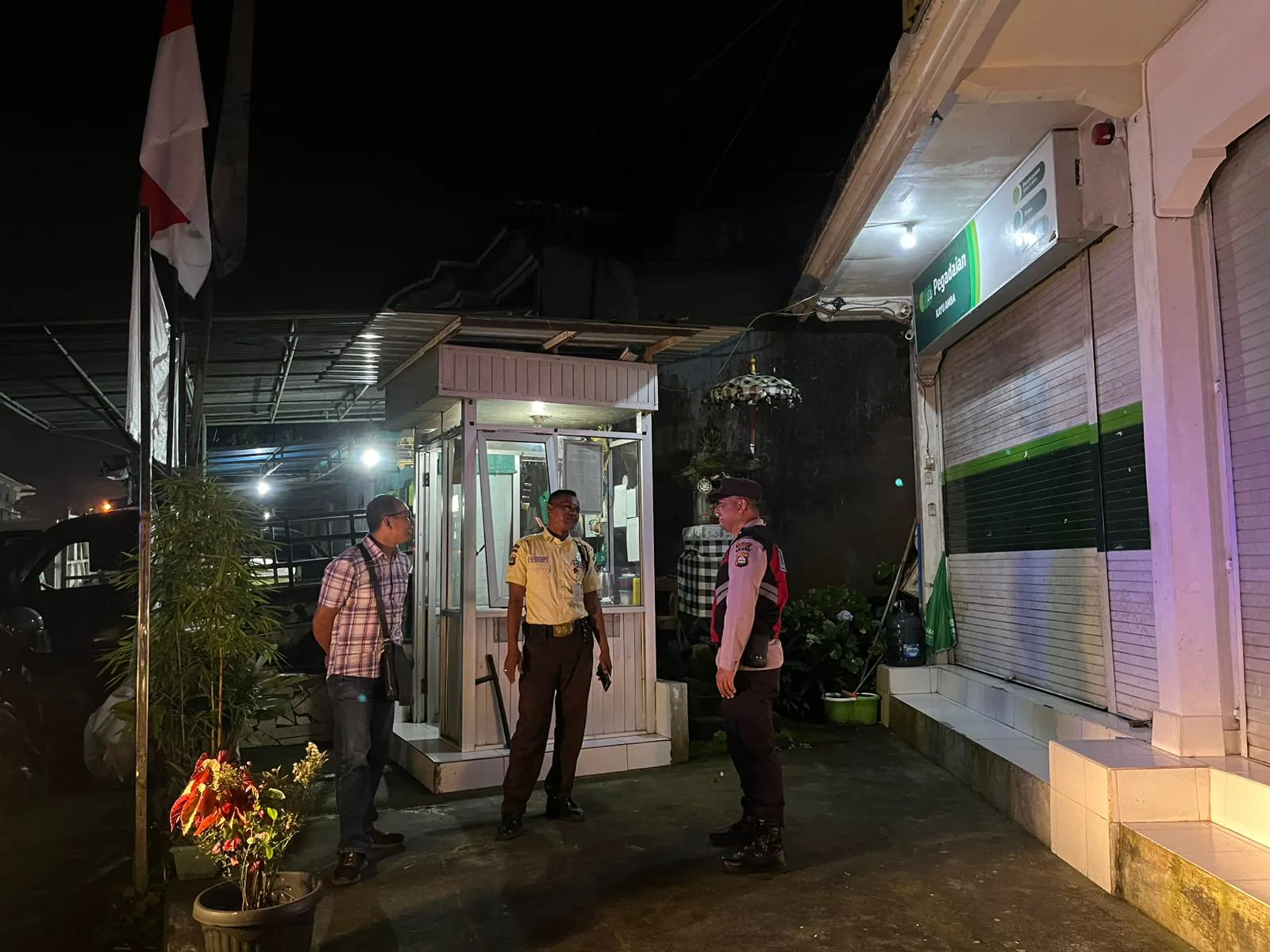 PATROLI BLUE LIGHT Anggota Polsek Susut Melaksanakan Patroli Dimalam Hari, Agar Situasi Kamtibmas Di Wilkum Polsek Susut Tetap Kondusif