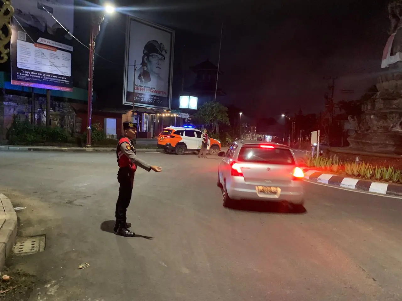 Sat Samapta Laksanakan Gatur dan Pergelaran Blue Light Randis R4 di Pusat Keramaian Malam