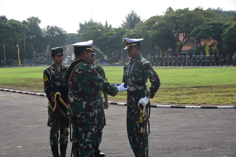 Dankodiklatal Tinjau Gladi Bersih Praspa Diktukpa TNI AL 54