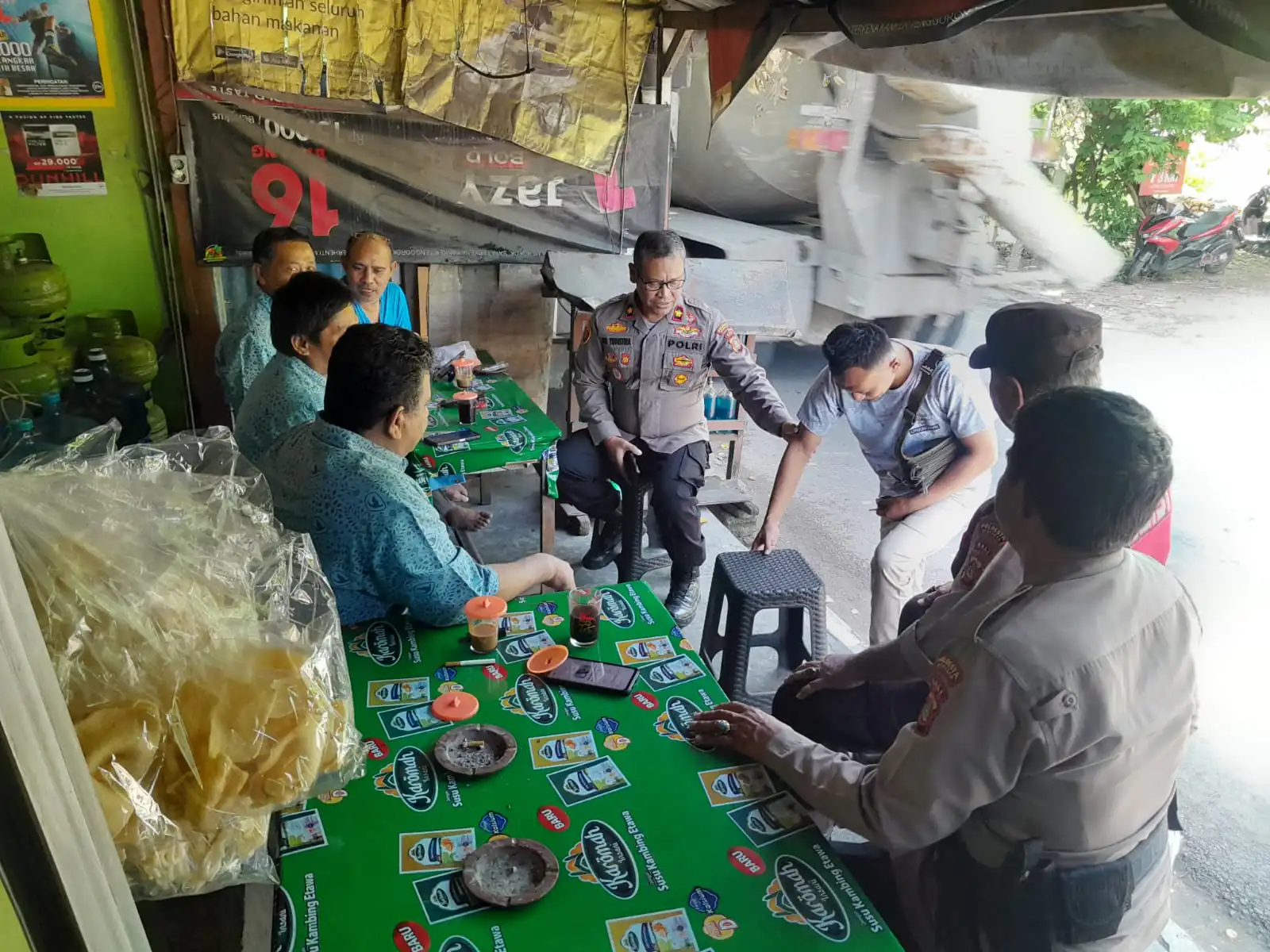 Kapolsek Kuta Selatan Sambangi Pangkalan Transport Wana Giri Jimbaran, Sampaikan Pesan Kamtibmas