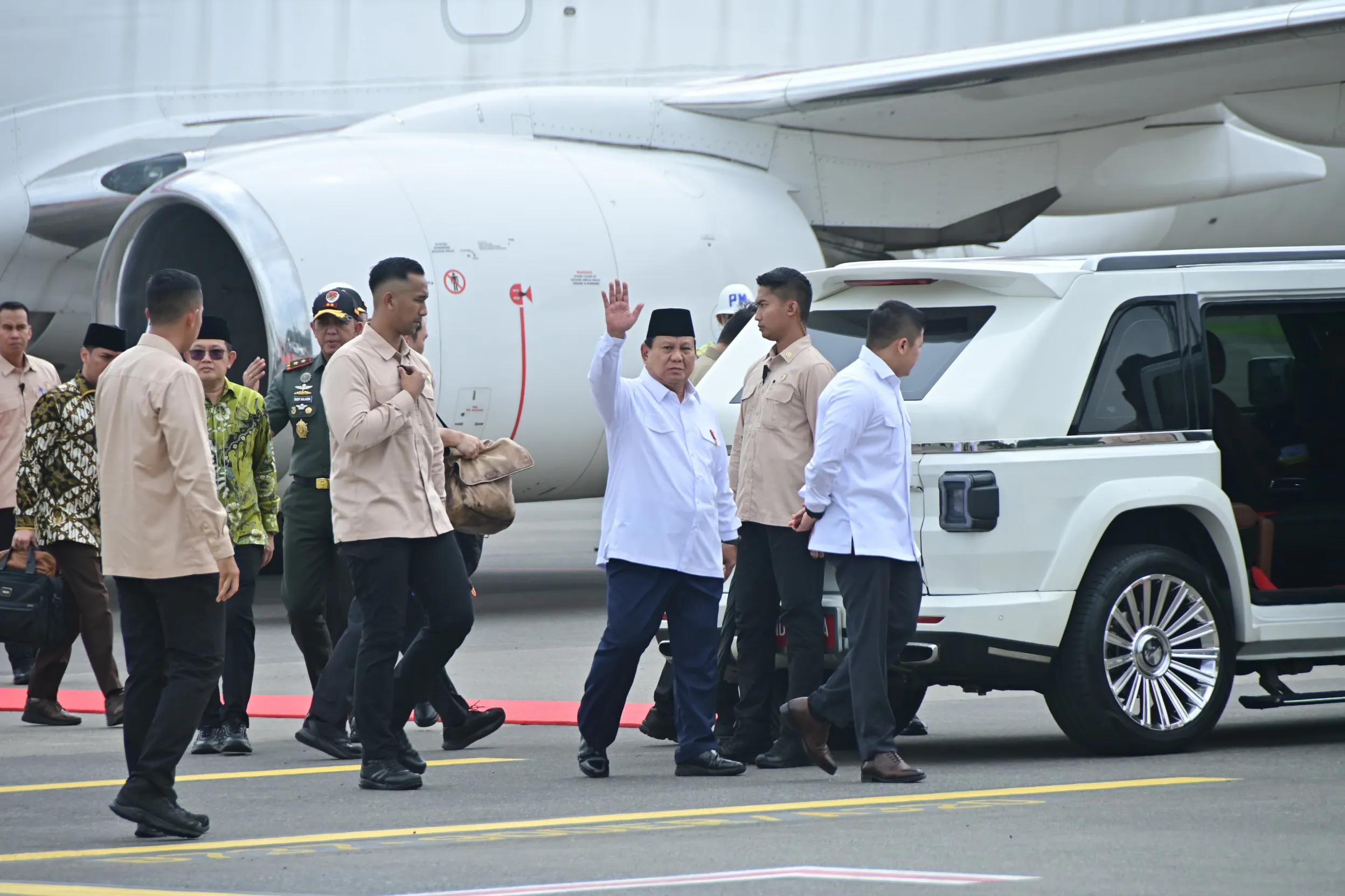Kunker di Jatim, Komandan Puspenerbal Sambut Presiden Prabowo di Bandara Internasional Juanda Surabaya