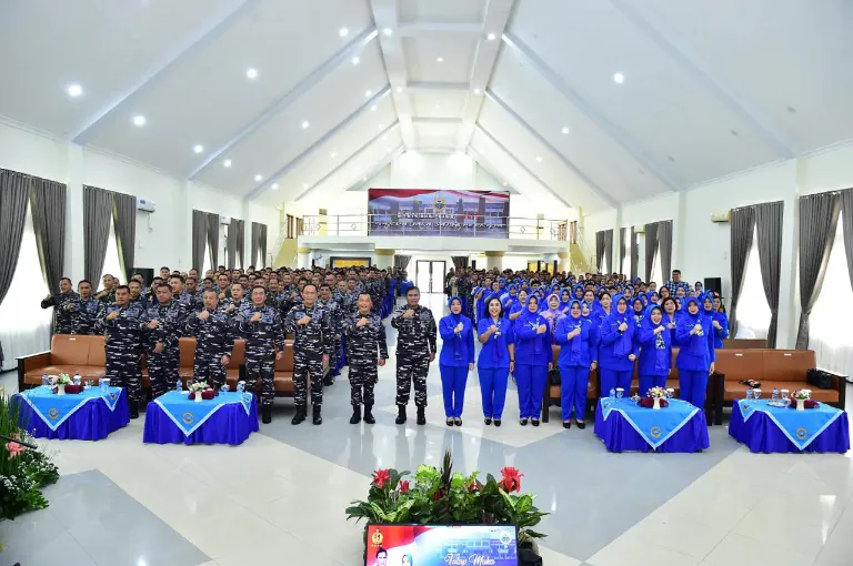 Pangkoarmada II Hadiri Pengarahan Kasal Kepada Keluarga Besar Lantamal VIII Manado