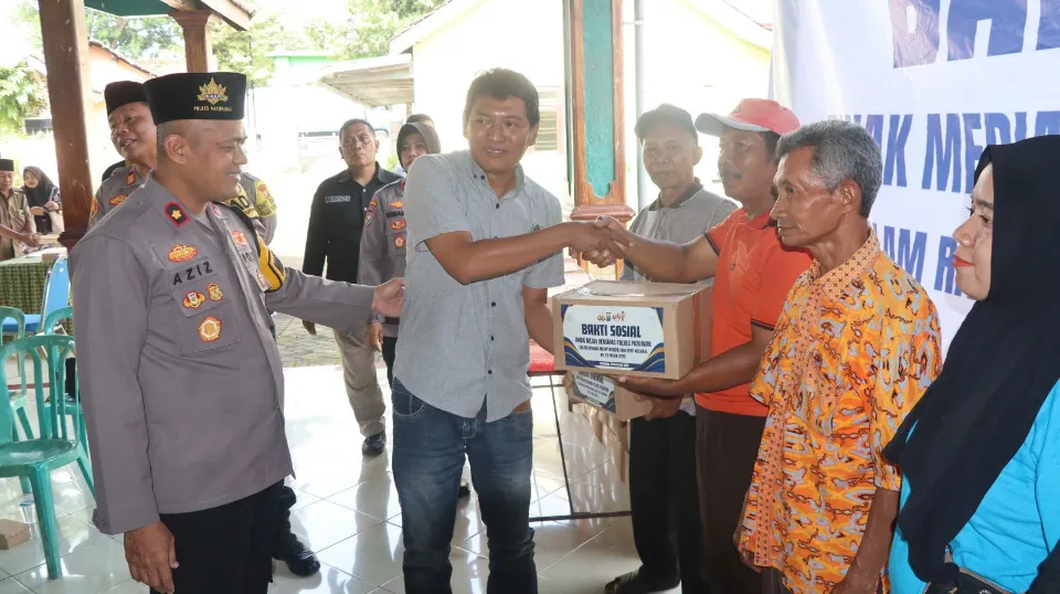 Polres Pasuruan Gandeng Media Gelar Baksos di Jumat Curhat