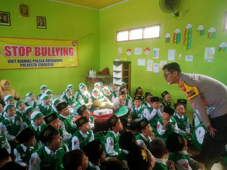 Polsek Krembung Edukasi Bahaya Bullying di Sekolah