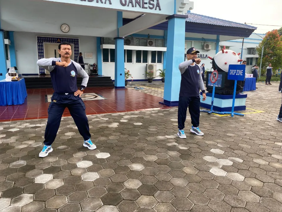 Rektor Baru UHT Laksanakan Jalan Santai yang Pertama Kali Bersama Sivitas Akademika