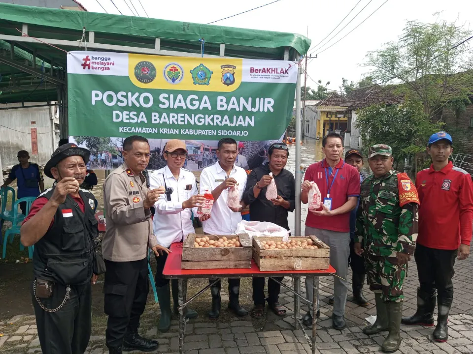 Solid Bersinergi Dirikan Tenda Darurat Siaga Banjir di Desa Barengkrajan