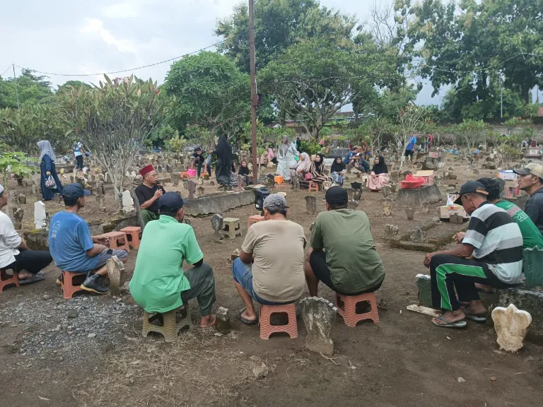 Tradisi Ziarah Makam Menjelang Puasa Ramadhan Masyarakat Tawangsari