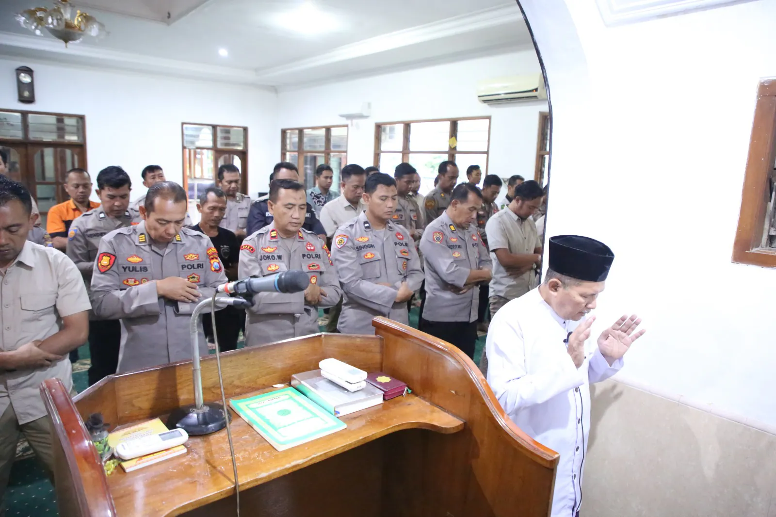 Polres Madiun Gelar Salat Gaib sebagai Wujud Empati atas Gugurnya Tiga Anggota Polri di Way Kanan Lampung