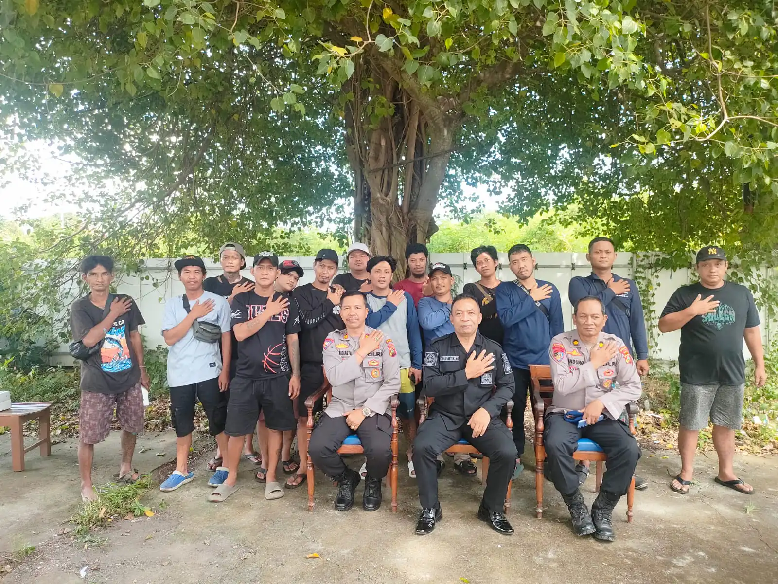 Program Jumat curhat, Kasubbid Multimedia Polda Bali Sampaikan Bahaya terlibat Judi Online