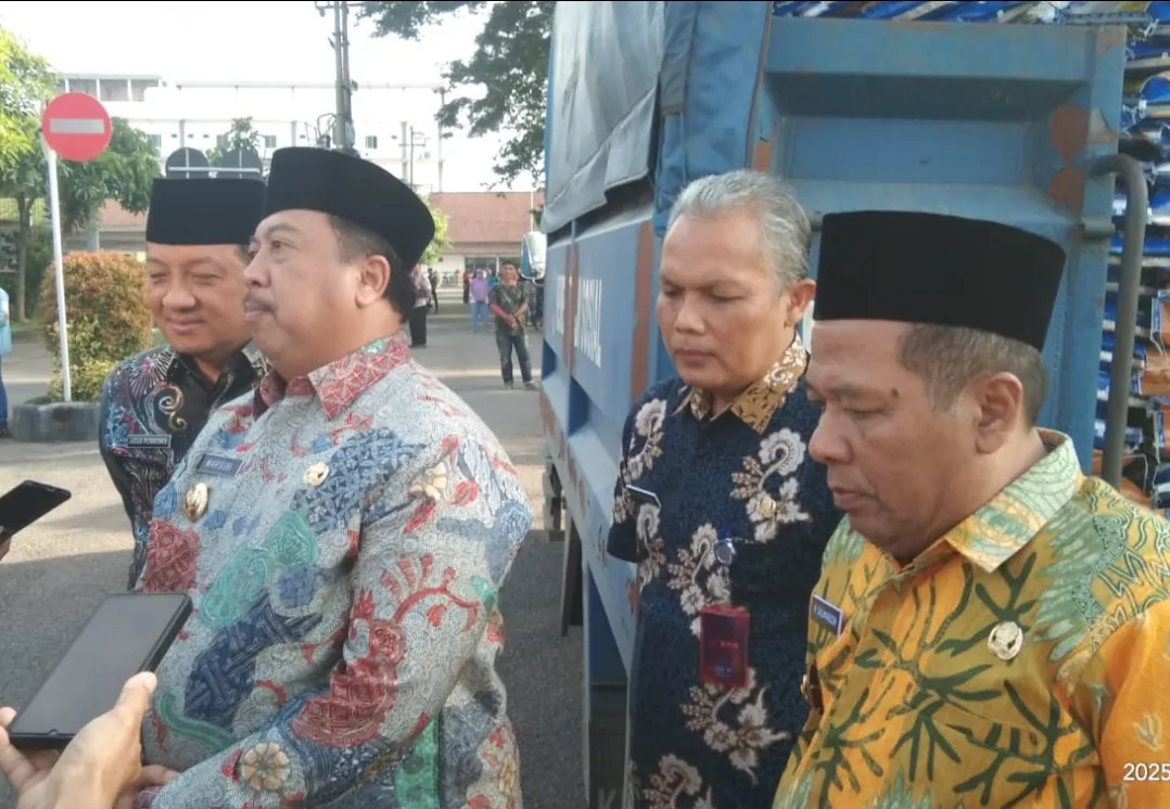 Bantuan Sosial PPKS dan PSKS Tahun 2025 Disalurkan kepada Warga Jombang