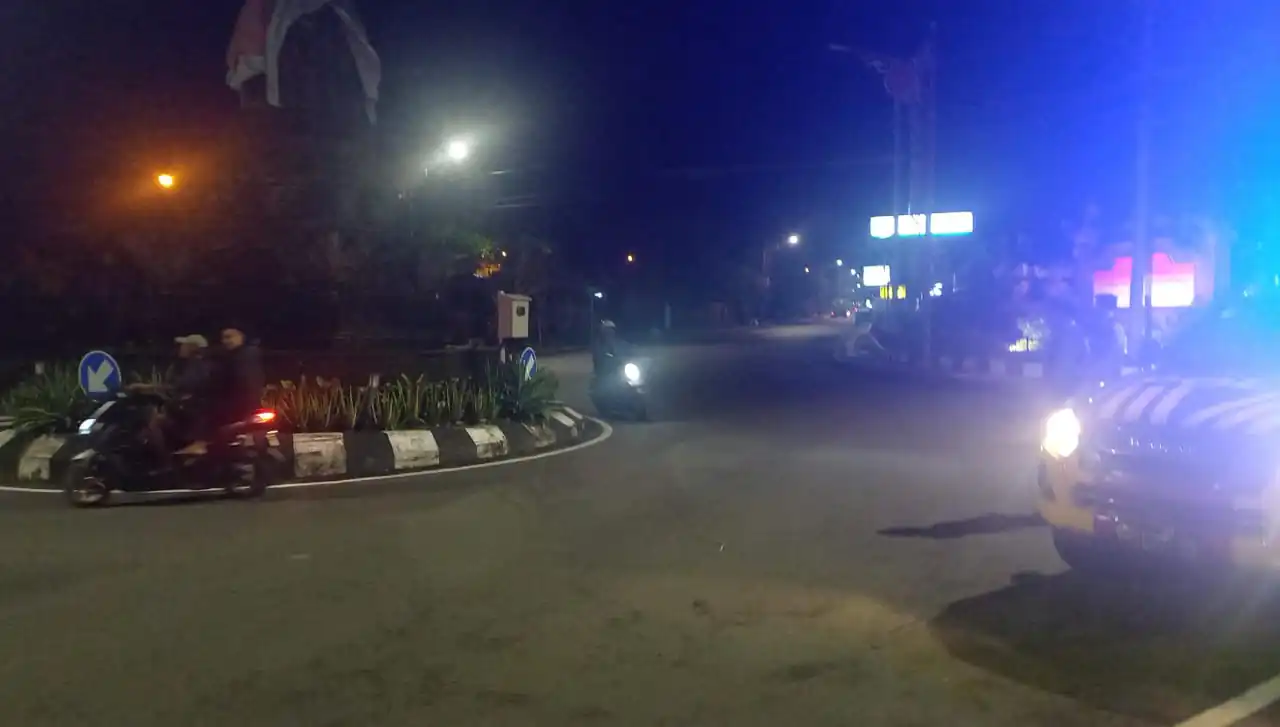 Sat Samapta Laksanakan Gatur dan Pergelaran Blue Light Randis R4 di Pusat Keramaian Malam Di Kota Bangli