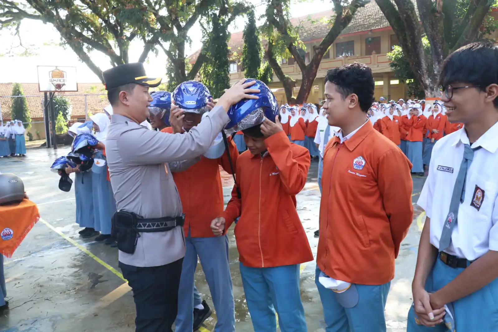 Kapolres Magetan Goes to School: Ajak Siswa SMAN 2 Magetan Bijak Bermedsos dan Jauhi Narkoba