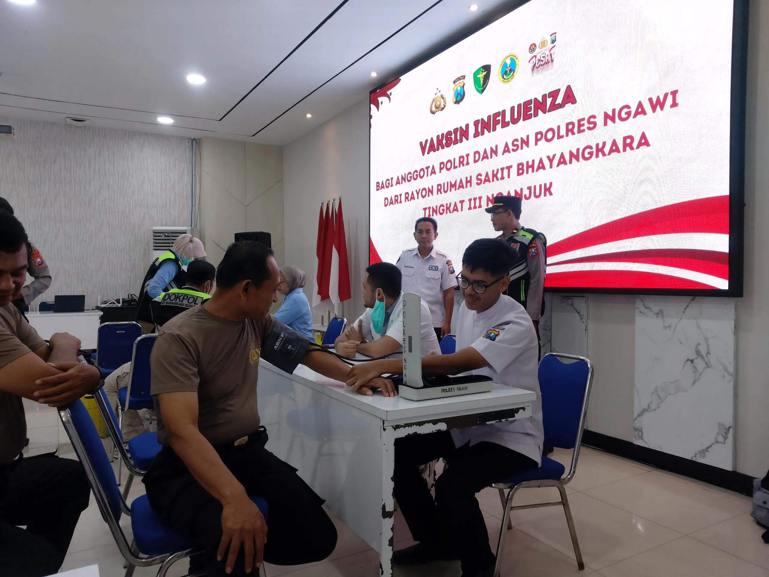 Anggota Polres Ngawi Dapatkan Vaksinasi Influenza