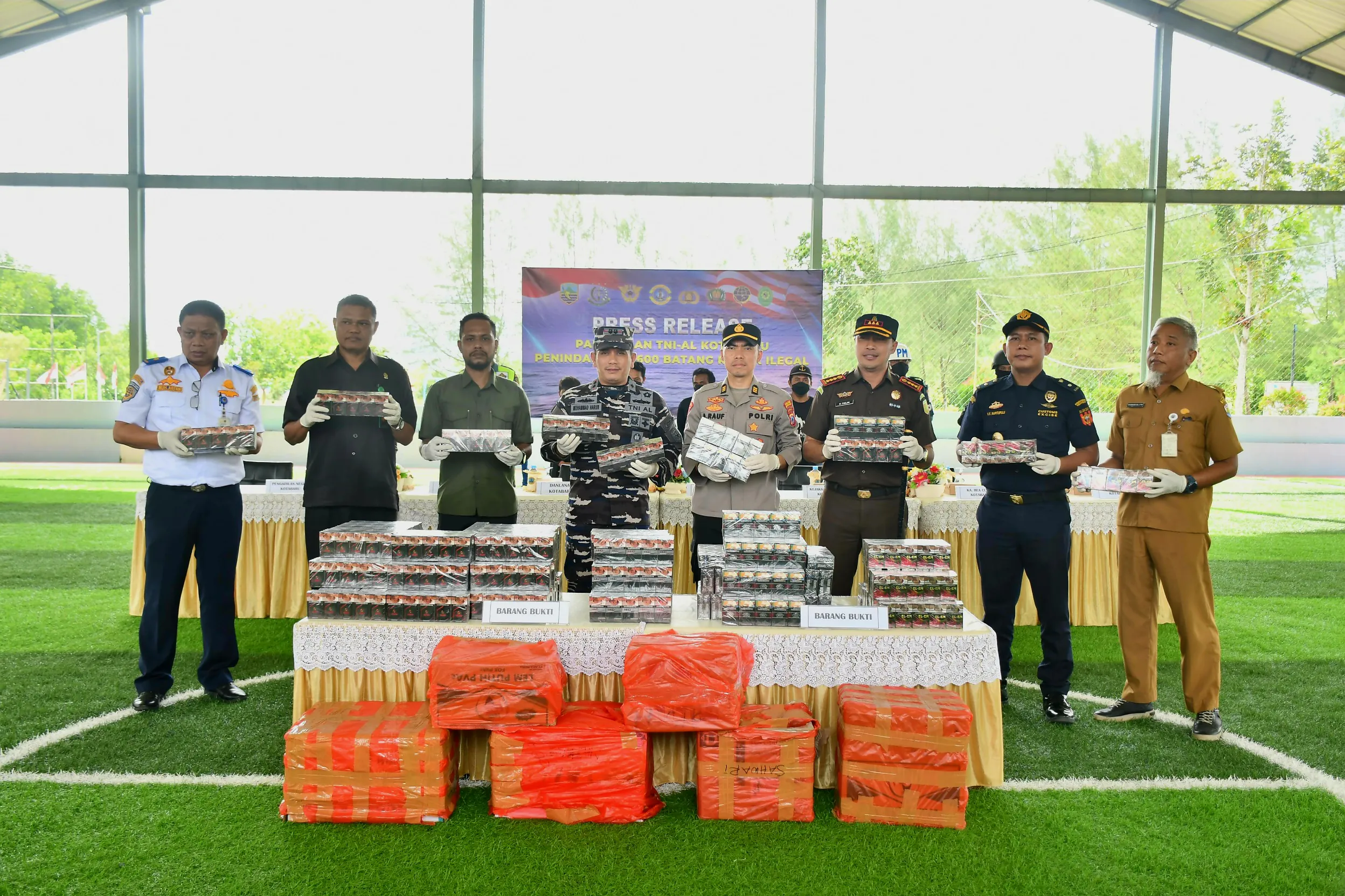 Tim SFQR Lanal Kotabaru Jadi Bukti Nyata Koarmada II Jaga Laut Bebas Rokok Ilegal dan Pelanggaran Cukai