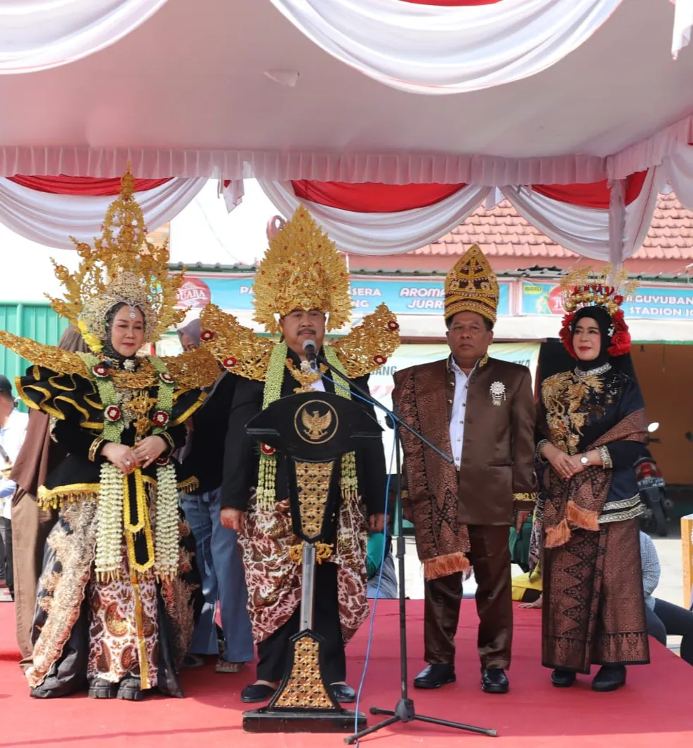 Jombang Semarakkan HUT ke-80 RI dengan Karnaval Pawai Hasil Bumi