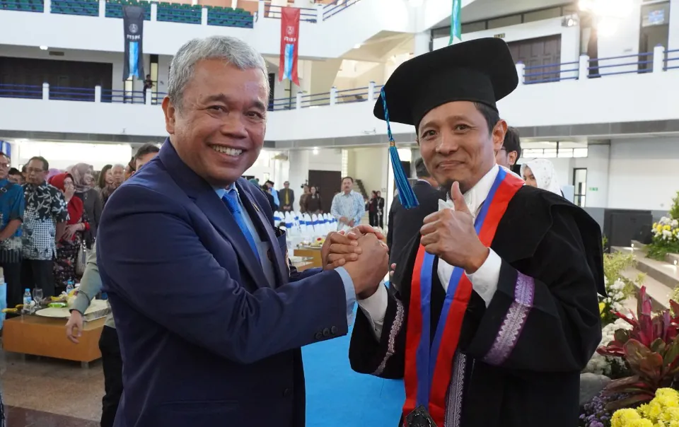 Kehadiran Wakil Rektor III UHT Warnai Sidang Terbuka Dewan Profesor ITS