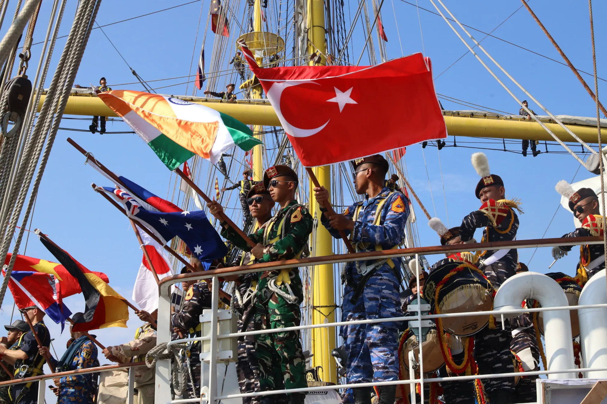 KRI Bimasuci Lanjutkan Etape Pelayaran Muhibah Diplomasi Menuju Padang