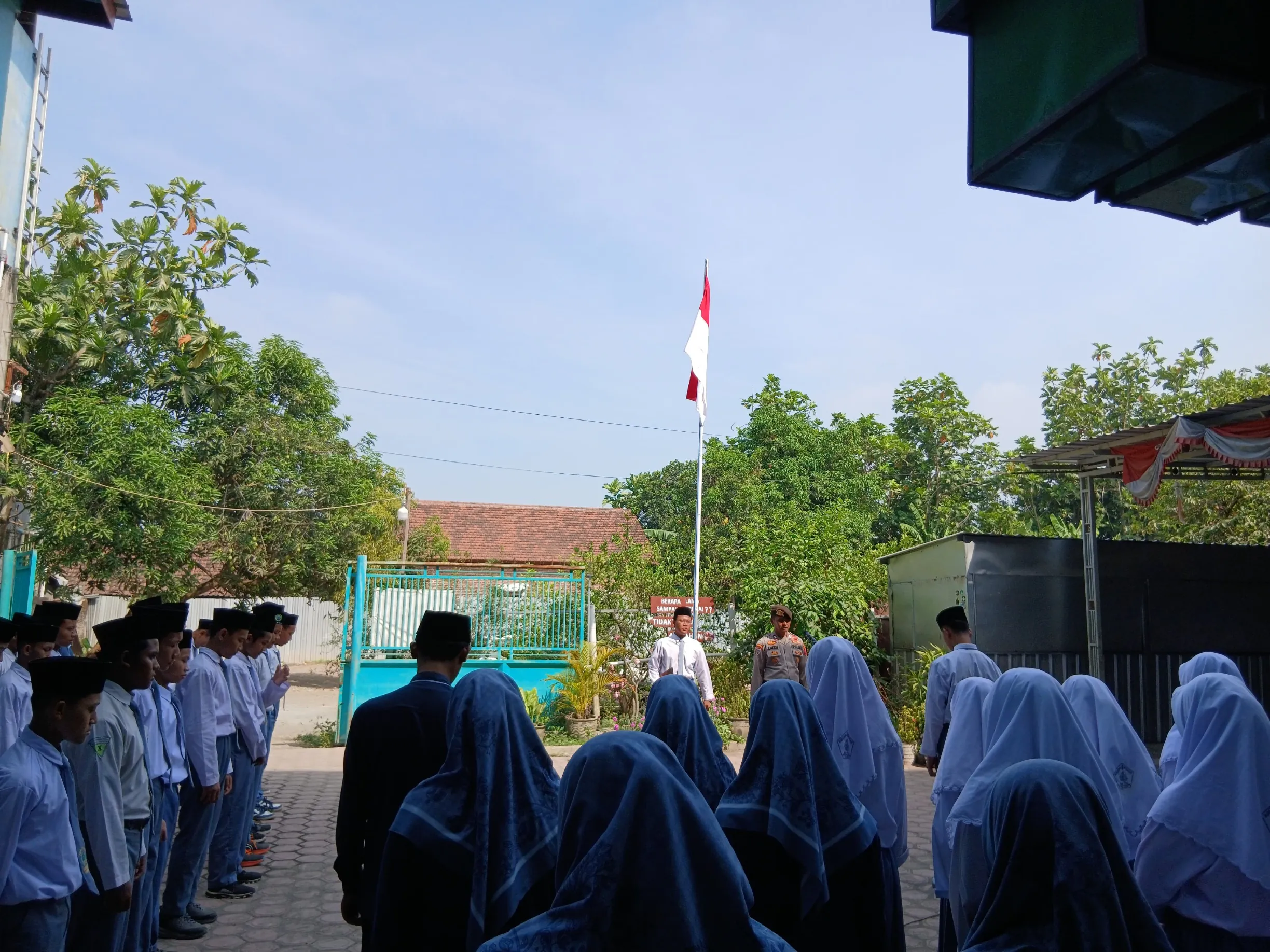 Jadi Pembina Upacara di Sekolah, Polisi Ajak Pelajar Cinta Tanah Air