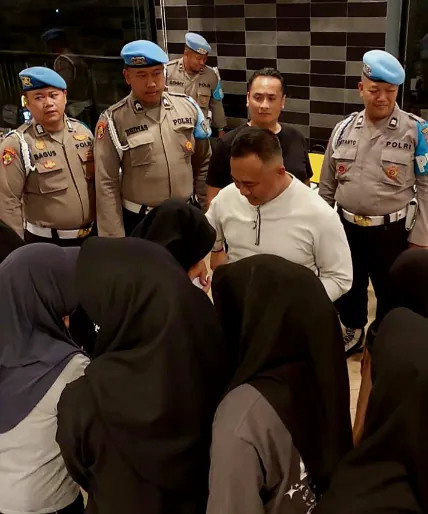Propam Polresta Sidoarjo Berbagi, Ajak Makan Bergizi