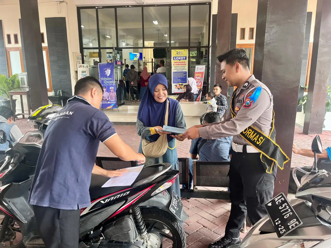 Perkuat Layanan Publik Menuju predikat WBBM, Satlantas Polres Magetan Gelar “Program Polantas Menyapa”